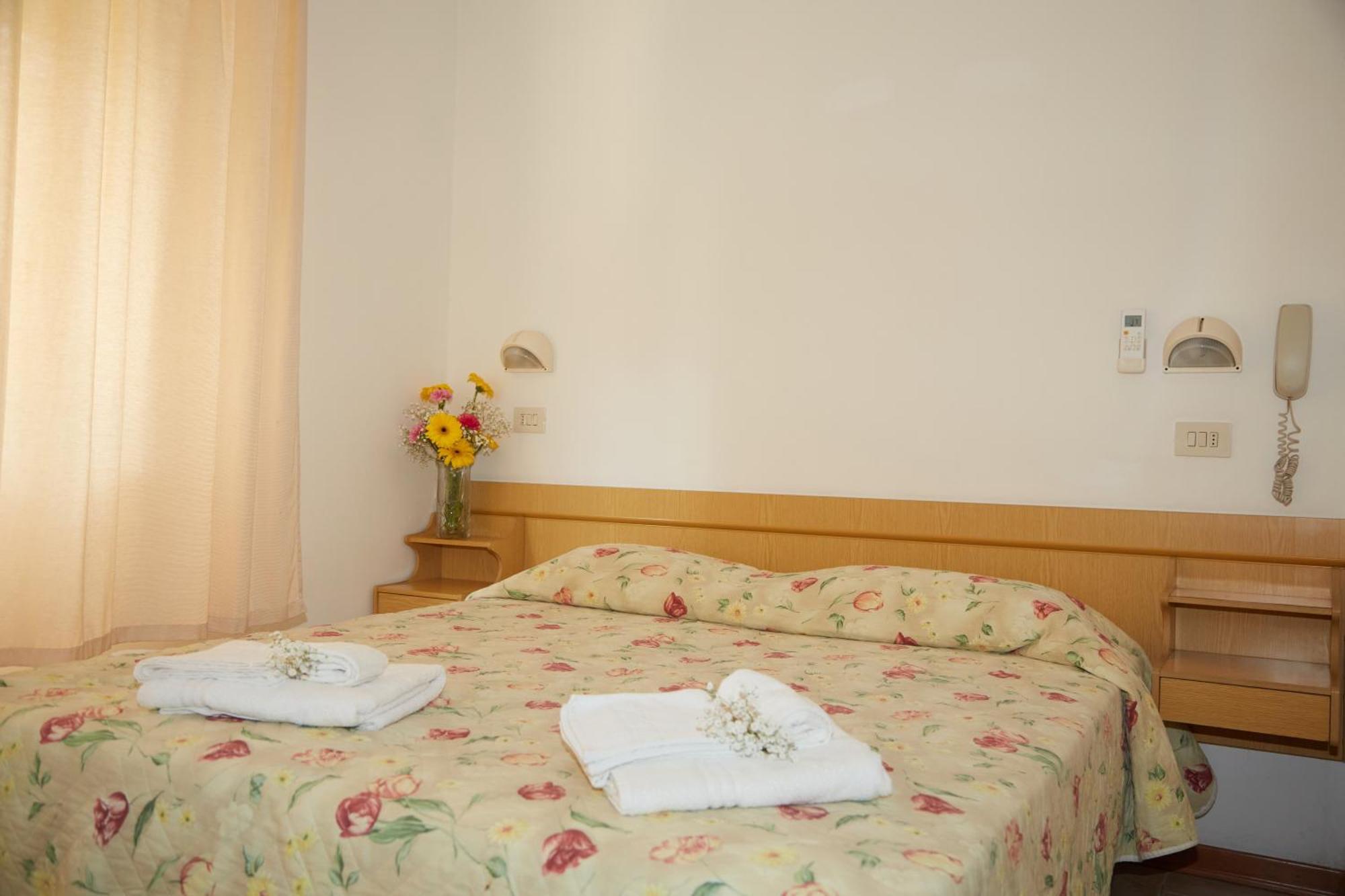 Hotel Italiaチェルヴィア エクステリア 写真