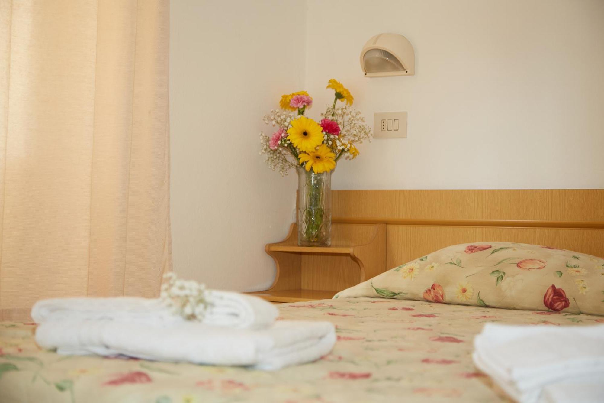 Hotel Italiaチェルヴィア エクステリア 写真